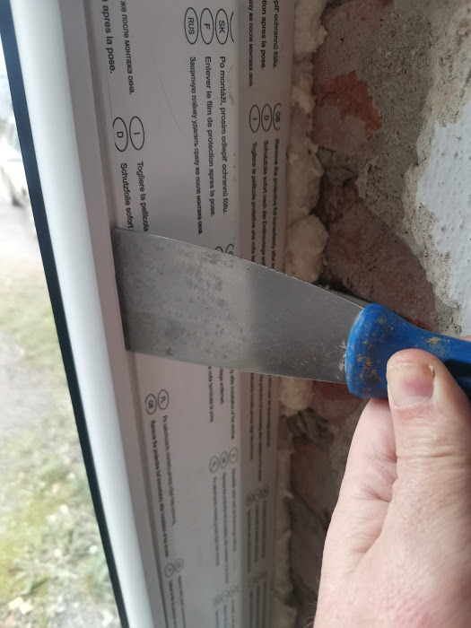 Vypáčení zasklívací lišty z rámu