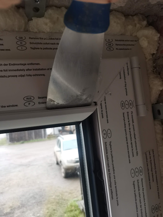 Demontáž další zasklívací lišty plastového okna